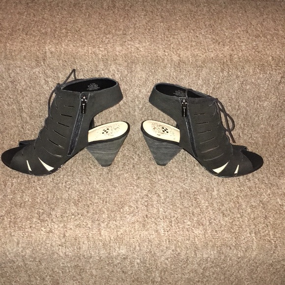 ♣️NWT Vince Camuto Genuine Leather Lace Up Booties - Picture 3 of 5